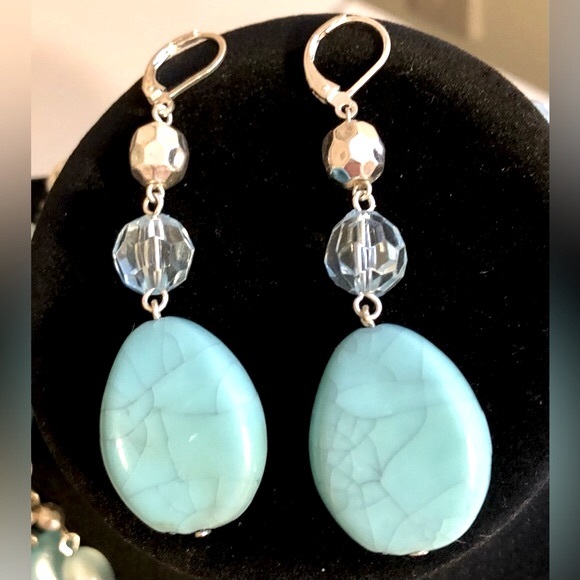 Shades of Turquoise Beads Necklace and Pierced Earrings - Picture 6 of 7